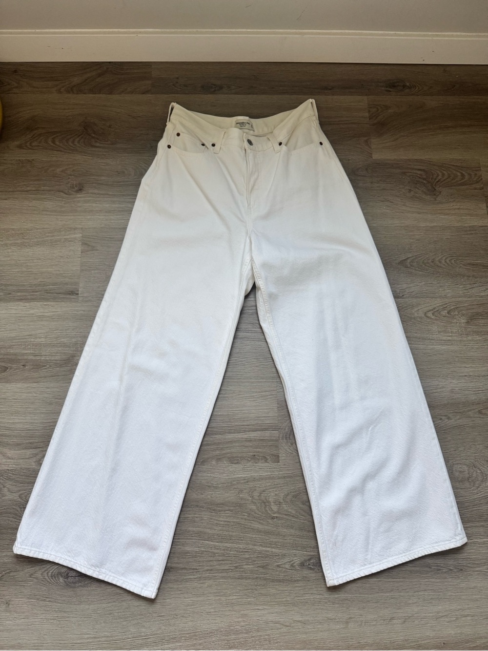 Abercrombie & Fitch High-Rise Wide Leg White Jeans